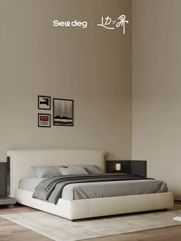 Модерна светла луксозно кожено легло, двойно легло в основната спалня, дизайнерска сватбена легло във вила от неръждаема стомана, черен горен слой от телешка кожа