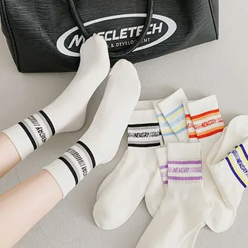 Дамски памучни чорапи в ивица с писмото принтом, Удобни Дишащи спортни чорапи с постоянен мирис на Чорапи със средна ръкав B138